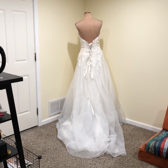 Rebecca Ingram Wedding Gown Size 8 Ivory Floral Chantilly Lace Sequin Dress - Picture 6 of 11